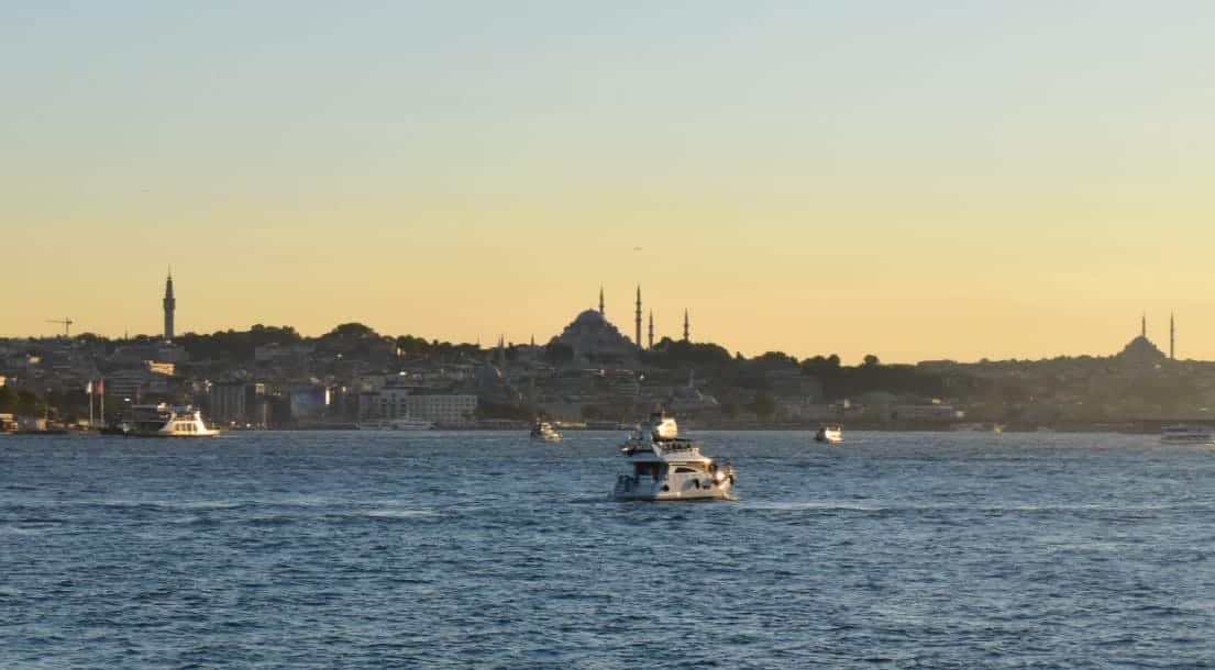 Real-Time Art Shows and Interactive Performances on Bosphorus Cruise