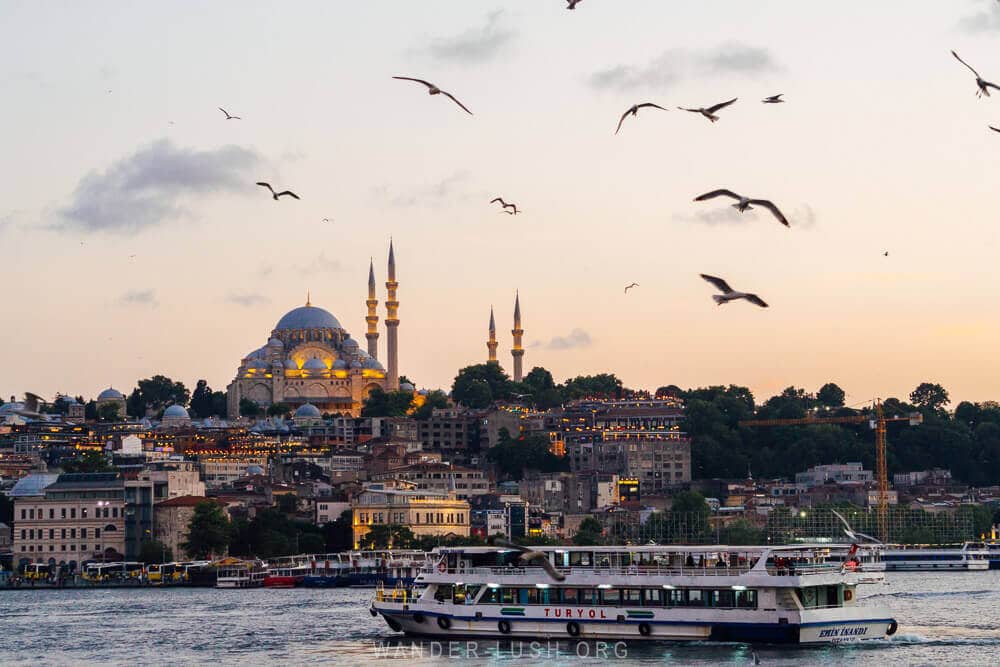An Unforgettable Experience on Mother's Day With Bosphorus Dinner Cruise