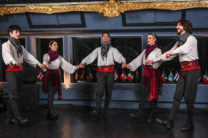 BOSPHORUS DINNER CRUISE & TURKISH NIGHT SHOW (BIRTHDAY TABLE)