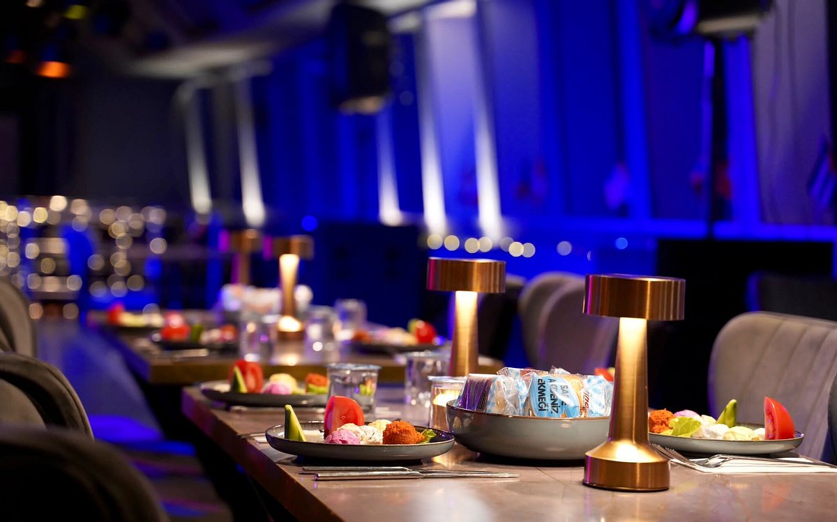 BOSPHORUS DINNER CRUISE & TURKISH NIGHT SHOW (BIRTHDAY TABLE)