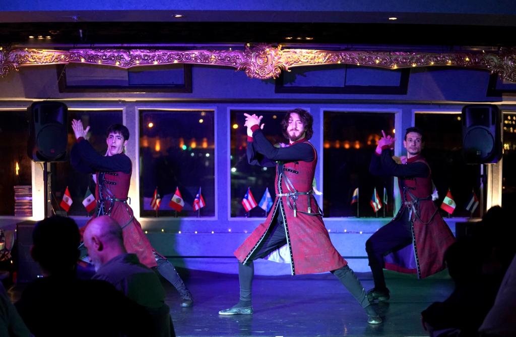 BOSPHORUS DINNER CRUISE & TURKISH NIGHT SHOW (STANDARD TABLE WITH ALCOHOL)